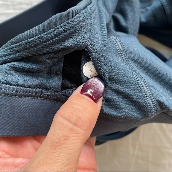 🔥Lululemon Hot Like Agni Bra in Astro Blue, Size 4 - Picture 7 of 8